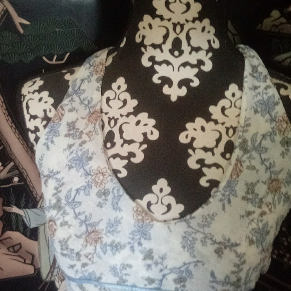 Weather Vane Blouse w/ tie around neck. - Picture 2 of 4